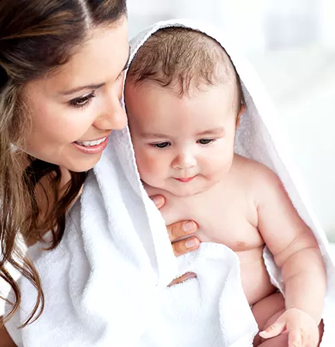 Jak bezpiecznie kąpać noworodka